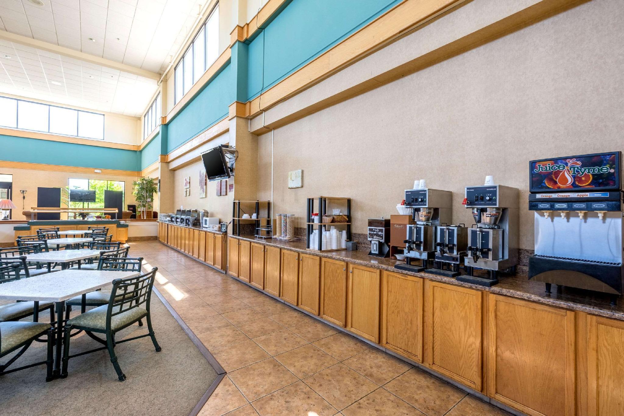 Ramada By Wyndham North Platte Hotell Exteriör bild